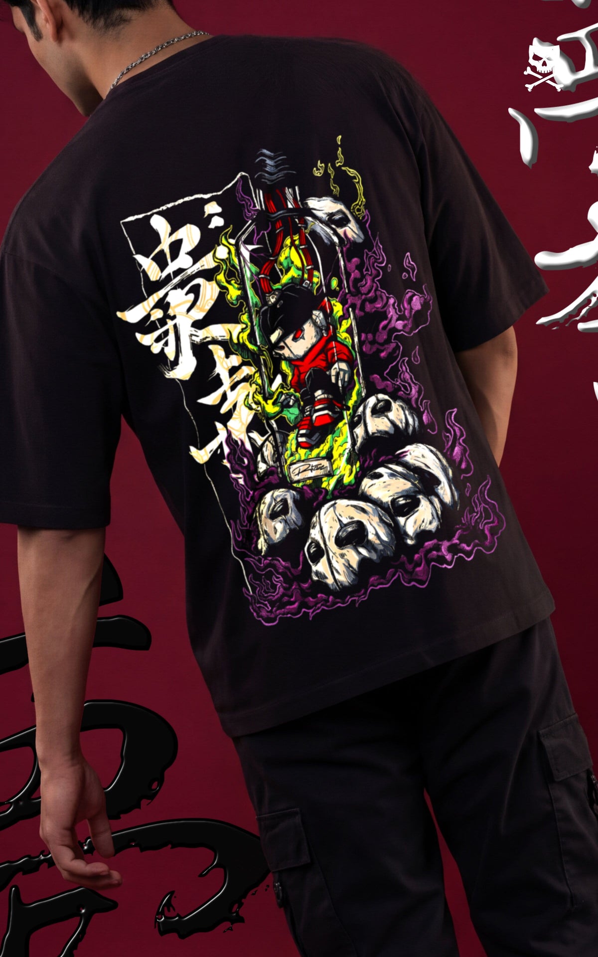 Full-body back view of a model in a black oversized graphic tee and black cargo pants. The image features a "Toxic Waste" theme with large 3D Japanese calligraphy and a warning message about "harmful or dangerous" substances along the side.